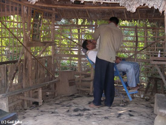 Missing Image: i_0024.jpg - Cambodian street barber