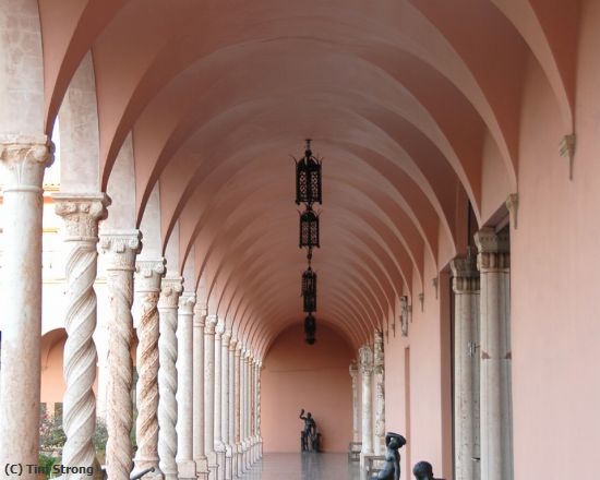 Missing Image: i_0052.jpg - Museum Corridor