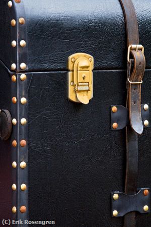 Missing Image: i_0021.jpg - antique-car-trunk
