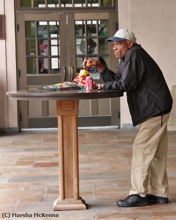 Missing Image: i_0005.jpg - Lunch at the Post Office