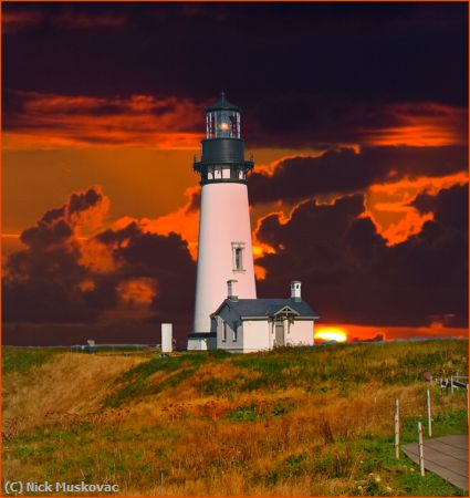 Missing Image: i_0011.jpg - LaQuina-Lighthouse at Sunset