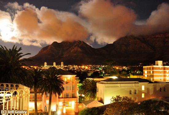Missing Image: i_0081.jpg - Cape Town By Moonlight