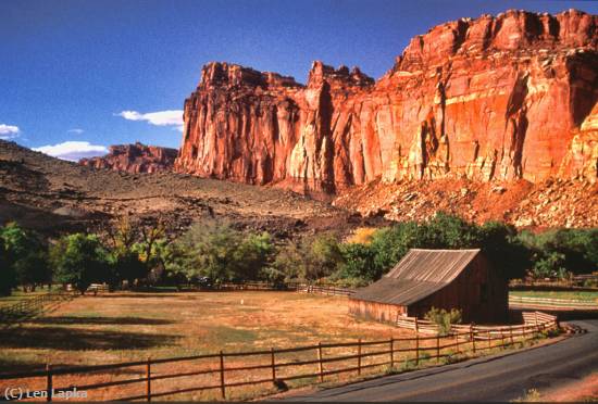 Missing Image: i_0033.jpg - Barn at the Bend