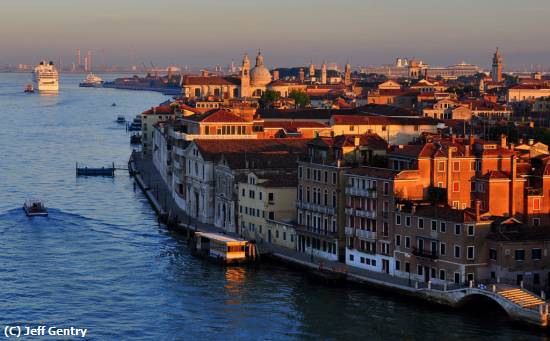 Missing Image: i_0020.jpg - Sailing Into Venice