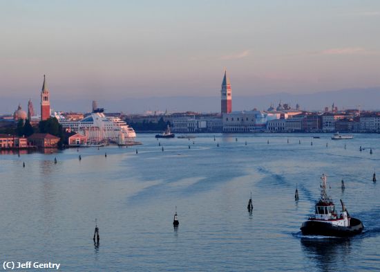 Missing Image: i_0075.jpg - Venice Tug Boat