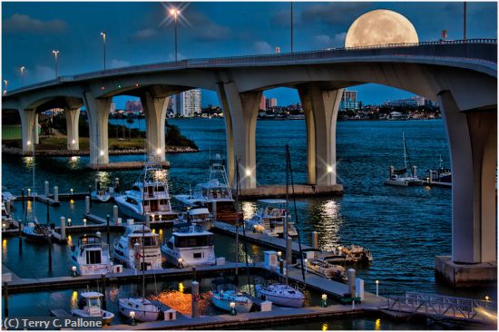 Missing Image: i_0019.jpg - Moonset-at-bridge