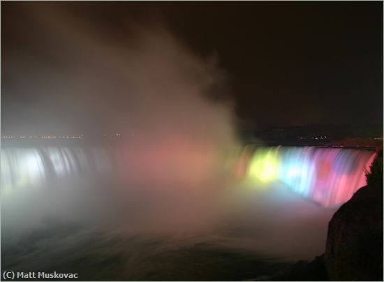 Missing Image: i_0072.jpg - Niagra Falls at Night