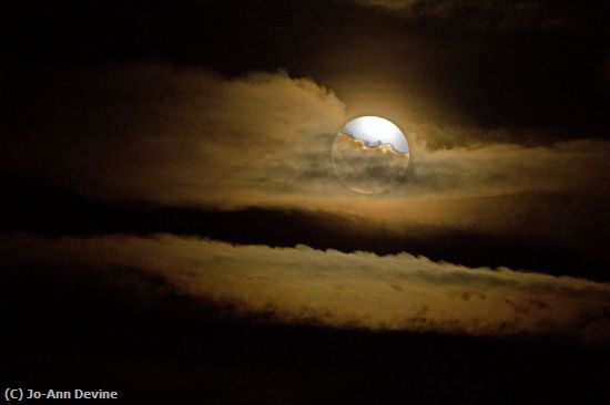 Missing Image: i_0038.jpg - Moon and Clouds