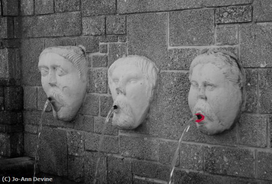Missing Image: i_0070.jpg - Fountain Faces with Red Lips