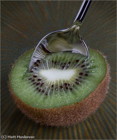 Missing Image: i_0010.jpg - Kiwi with Spoon