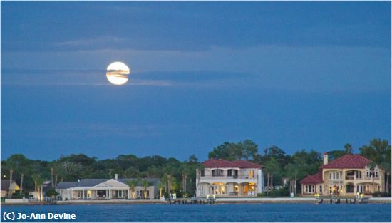 Missing Image: i_0004.jpg - Moon Rise at Beach