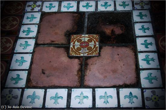 Missing Image: i_0035.jpg - Fleur de Lis Tile