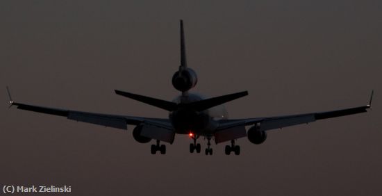 Missing Image: i_0010.jpg - MD11 Landing At Dusk