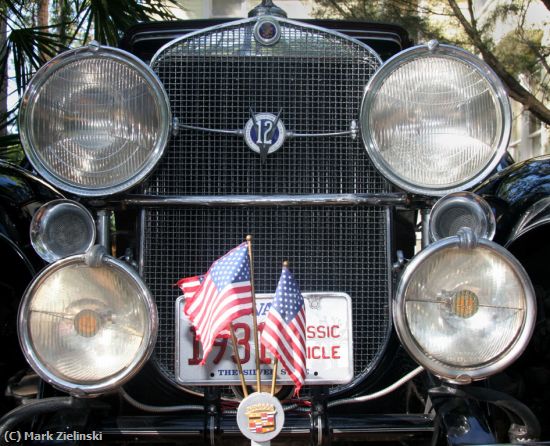 Missing Image: i_0008.jpg - Round Lights On Old Cadillac