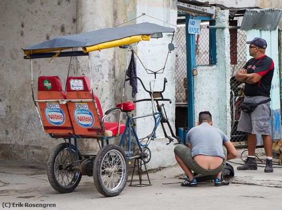 Missing Image: i_0012.jpg - Fixing-the-Taxi-tire-Havana-6481