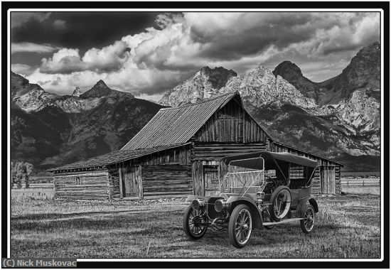 Missing Image: i_0006.jpg - Antique-Car-at-Barn