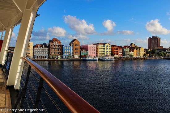 Missing Image: i_0045.jpg - Curacao-from-the-deck