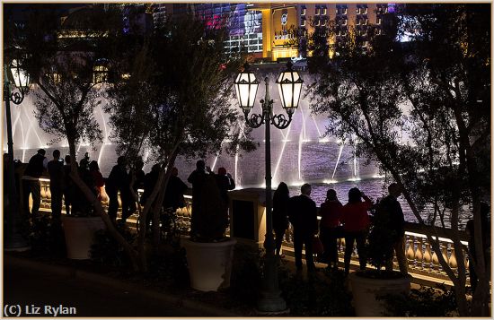 Missing Image: i_0001.jpg - People-at-Bellagio-Fountains