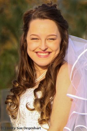 Missing Image: i_0038.jpg - Happy-Bride.jpg-2