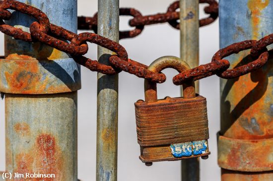 Missing Image: i_0034.jpg - Chain and Lock