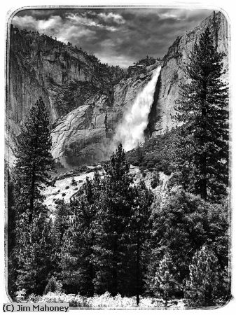 Missing Image: i_0060.jpg - Bridalveil Fall in Black and White