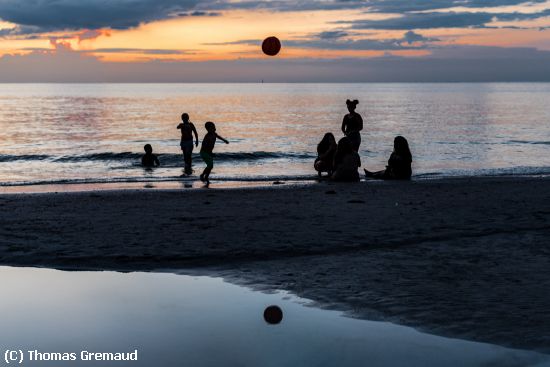 Missing Image: i_0012.jpg - Beach Ball at Sunset