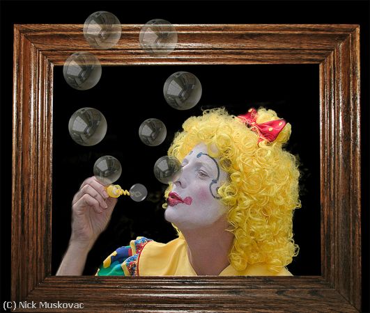 Missing Image: i_0034.jpg - CLOWN-BLOWS-BUBBLES