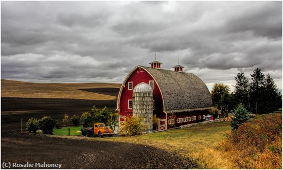 Missing Image: i_0009.jpg - Red Barn and Orange Truck