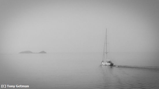 Missing Image: i_0052.jpg - Sailboat in fog