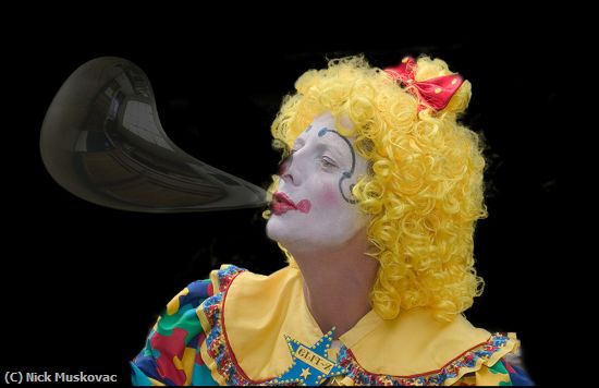 Missing Image: i_0007.jpg - Clown blows bubble