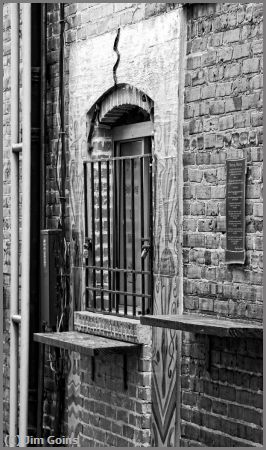 Missing Image: i_0076.jpg - Alley-Window