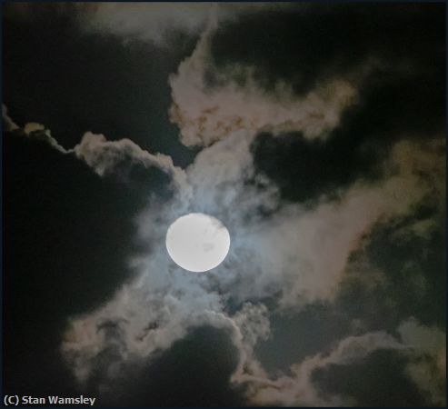 Missing Image: i_0038.jpg - Cloudy-Moon