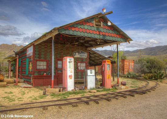 Missing Image: i_0048.jpg - Dated-filling-station