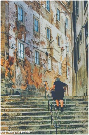 Missing Image: i_0014.jpg - Old Portuguese Women on Stairs