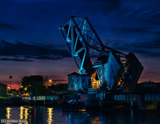 Missing Image: i_0001.jpg - lighted railroad bridge