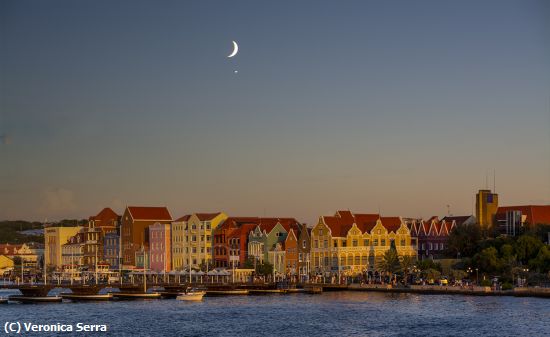 Missing Image: i_0008.jpg - Curacau With Moon and Jupiter