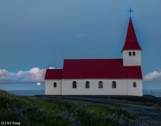 Missing Image: i_0041.jpg - Church with moon