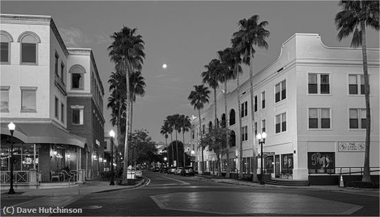 Missing Image: i_0070.jpg - Moon Over Main Street