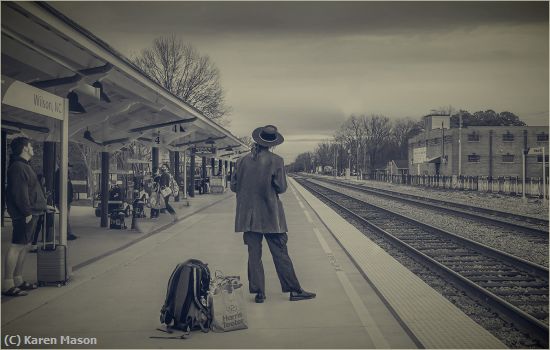 Missing Image: i_0061.jpg - WaitingForATrain