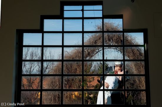 Missing Image: i_0016.jpg - Sailor and nurse statute through the window
