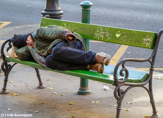 Missing Image: i_0027.jpg - Street-bench-nap