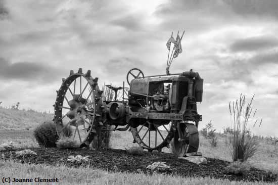 Missing Image: i_0042.jpg - retired tractor